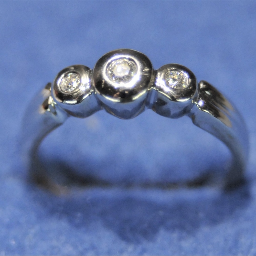 1 3/8 CTW Natural Round Diamond 3-Stone Anniversary Ring